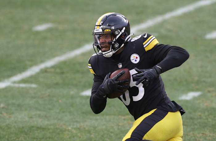 Dec 27, 2020; Pittsburgh, Pennsylvania, USA; Pittsburgh Steelers tight end Eric Ebron (85) runs after a catch against the Indianapolis Colts during the fourth quarter at Heinz Field. The Steelers won 28-24. Mandatory Credit: Charles LeClaire-USA TODAY Sports
